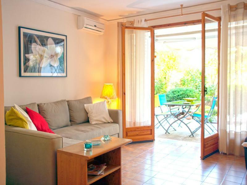 Comfortable Garden Apt Near Vouliagmeni Beach Athen Eksteriør billede